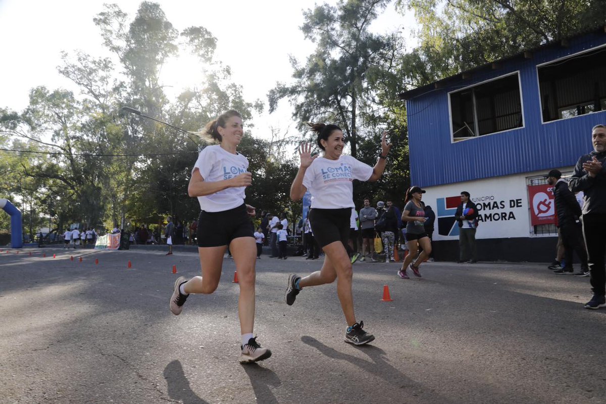 minsaurralde's tweet photo. ❤| Los vecinos y vecinas se sumaron a la maratón #LomasSeConecta, la iniciativa histórica del @MunicipioLdeZ para concientizar sobre personas electrodependientes.
@alferdez
@CFKArgentina
@Kicillofok
@marinalesci
@oficialAAdED1
@mstefanizzi
#LomasEsEnEquipo https://t.co/TQiZnXx0XI