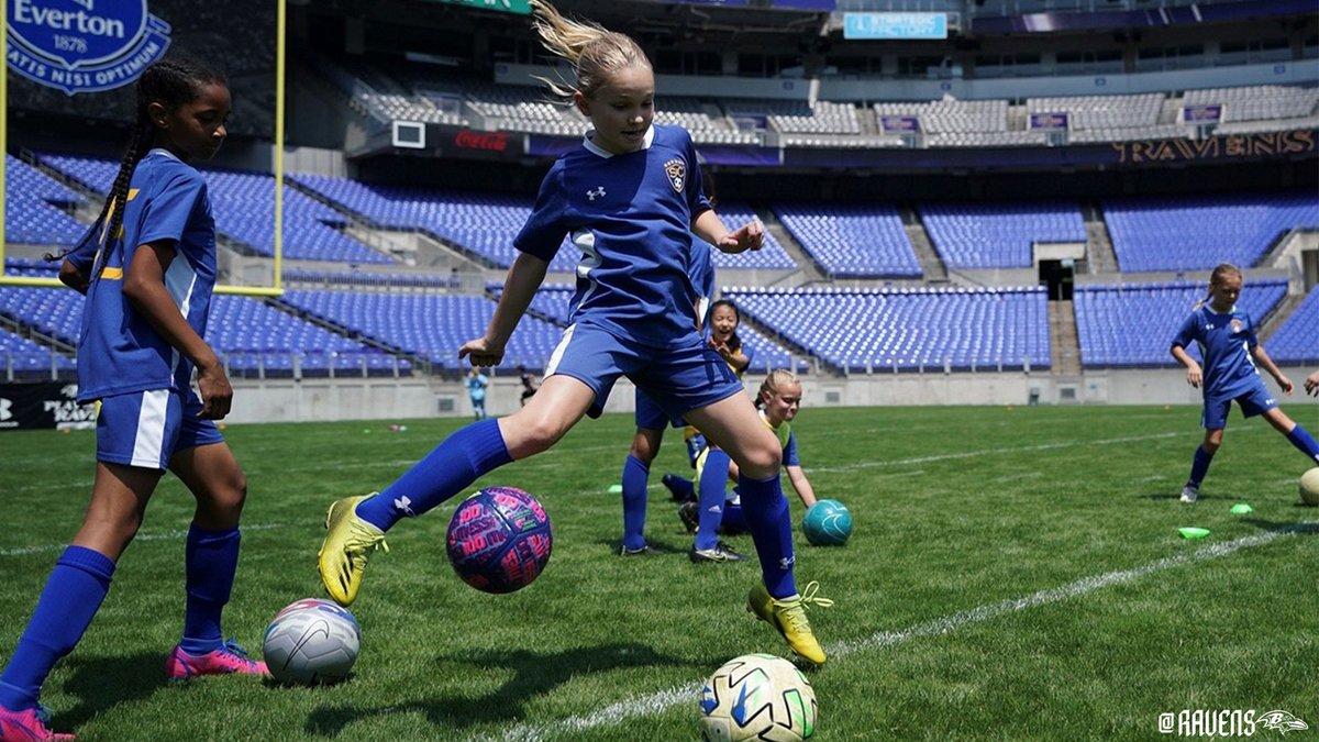 Ravens's tweet photo. We hosted a group of youth soccer players at M&amp;T Bank Stadium today to play on the pitch and watch the Arsenal-Everton match on the video boards.

Don't miss @Arsenal vs. @Everton in Baltimore on July 16!

🎟: https://t.co/1r0bvduP4E https://t.co/svWdMrNeDm