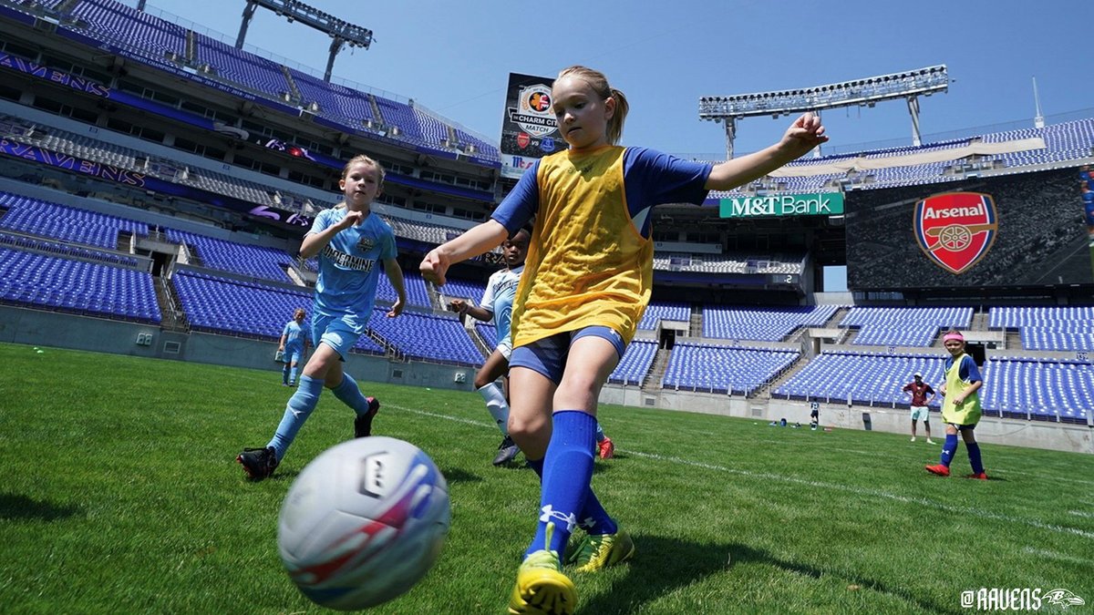 Ravens's tweet photo. We hosted a group of youth soccer players at M&amp;T Bank Stadium today to play on the pitch and watch the Arsenal-Everton match on the video boards.

Don't miss @Arsenal vs. @Everton in Baltimore on July 16!

🎟: https://t.co/1r0bvduP4E https://t.co/svWdMrNeDm