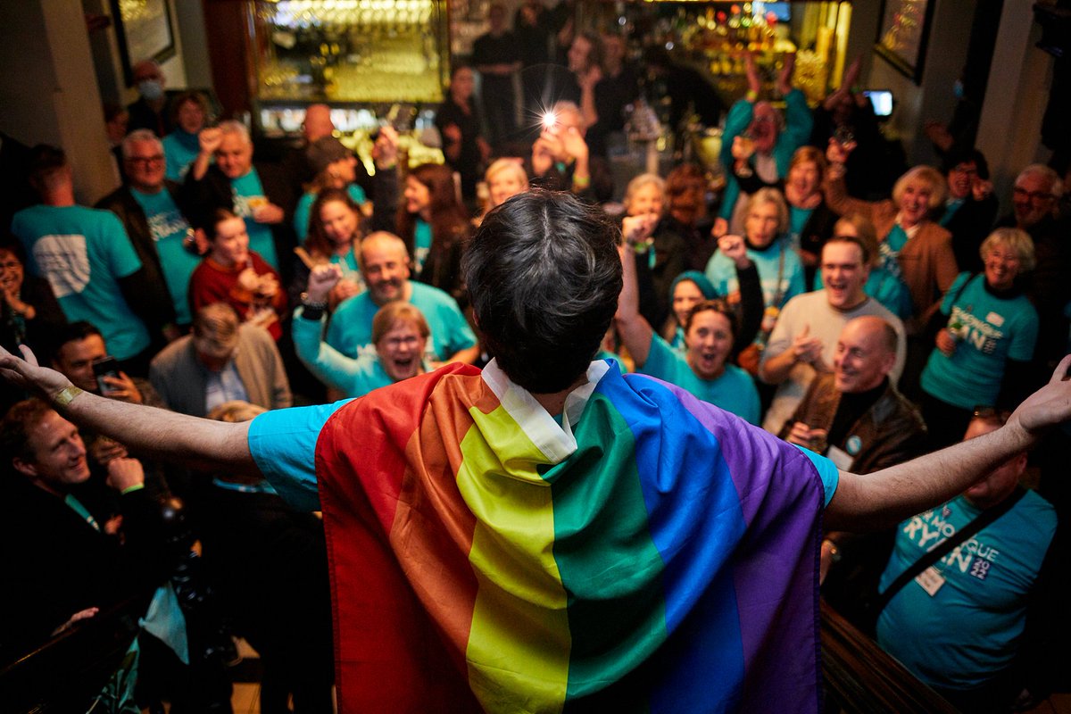Mon4Kooyong's tweet photo. What an amazing night.

Thank you for joining us at the Auburn Hotel on Saturday to celebrate the changing of Kooyong's climate.

I'll be forever grateful to every single volunteer, donor and supporter. We couldn't have done this without you.

#auspol #Mon4Kooyong #KooyongVotes https://t.co/ub7HSAJkT1