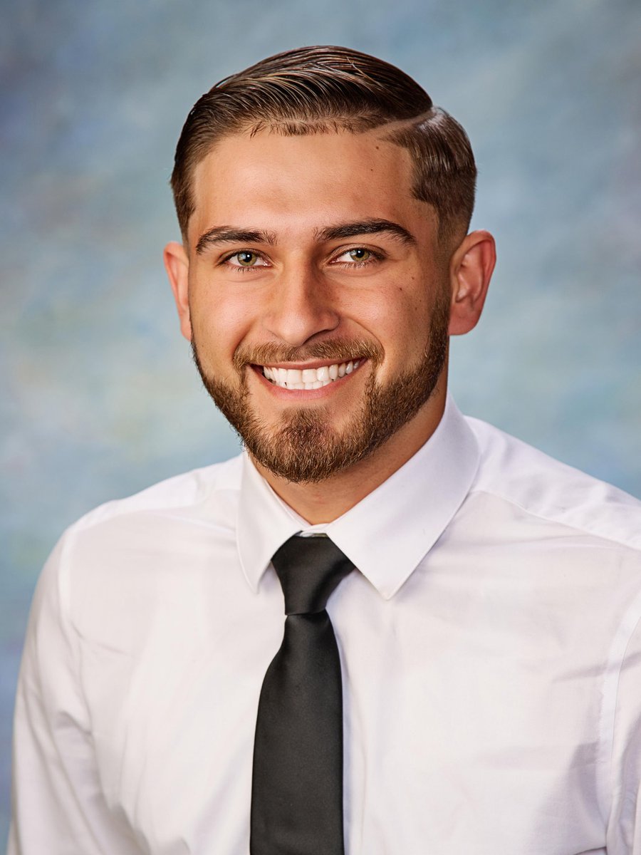 xSPEEDYx11's tweet photo. The beauty of the future is found when you believe in yourself and your capabilities. In other words, don’t tell yourself the sky’s the limit when there are footprints on the moon! A Bachelor’s of Science in Biology ✅ and soon to be Dr. GONZO 👨🏼‍⚕️⏳Thank you Clarke University! https://t.co/10pJMqyiso