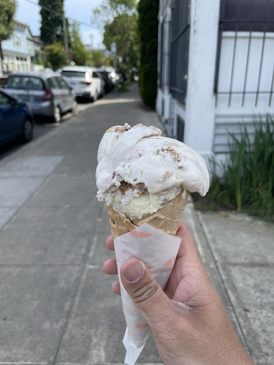 RELtotheV's tweet photo. I'll always prefer traveling with people, but solo traveling is pretty dope! From Food/beer to Ice Cream and now reading horror manga while chillin in the park. Just doing what I want 😊 https://t.co/z4wa8PhENV