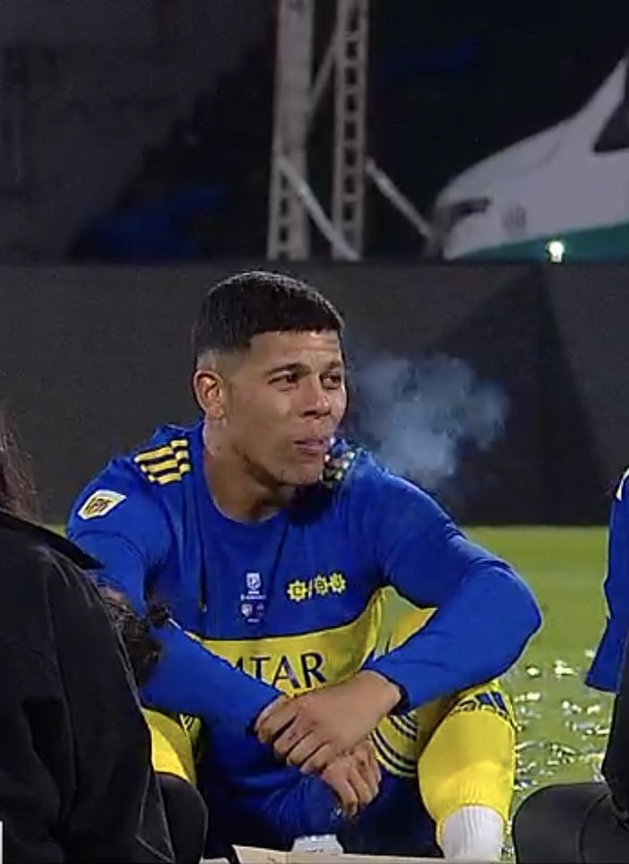 TyCSports's tweet photo. El que es campeón festeja COMO QUIERE 🚬🍺 https://t.co/aEEWttcnsz