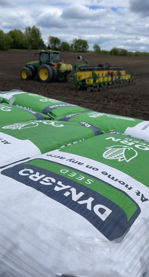 Sunday Funday!  Great day for planting more <a href="/DynaGroSeed/">Dyna-Gro Seed</a> in Minnesota!  <a href="/Sabrina_Leuer/">Sabrina Leuer</a> <a href="/bradleybischof/">Brad Bischof</a> <a href="/Brooksey301/">Brooksey30</a>