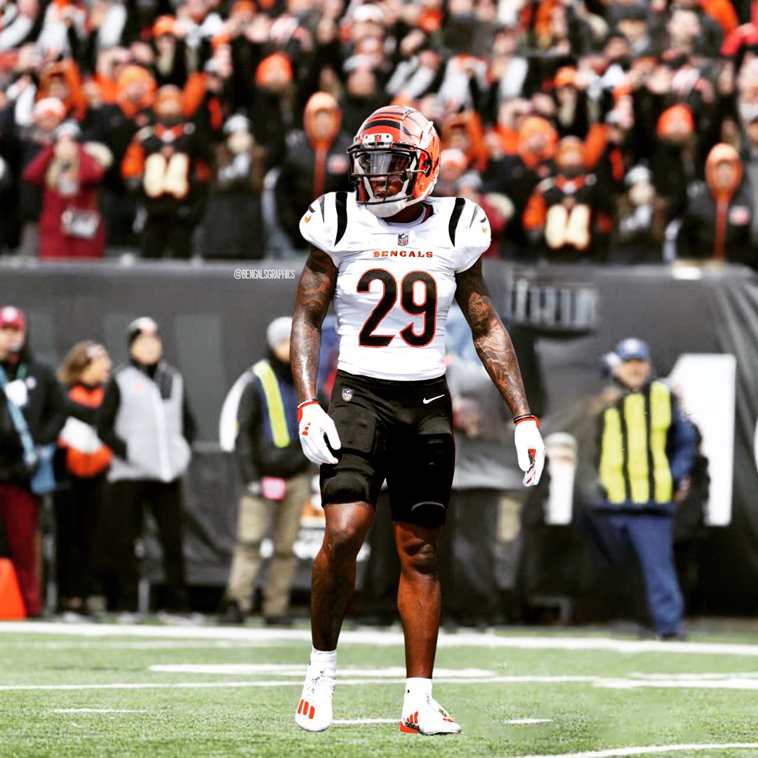 nSchneiders21's tweet photo. Cincy CB2 loading: initiate program @CamTaylorBritt_
Credit:@BengalsGraphic5 https://t.co/ARZ0dfJyX2
