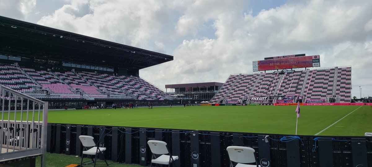 miguelnovoa's tweet photo. Excited to be celebrating our 32nd #anniversary watching @InterMiamiCF at @DRVPNKStadium. The crowd is pumped and our #soccer team is playing great as usual. #Miami #fortlauderdale #sports #newyorkredbulls #soflo #intermiamicf #southflorida #ftlauderdale #miguelnovoa #futbol https://t.co/cHodq9Yw8r