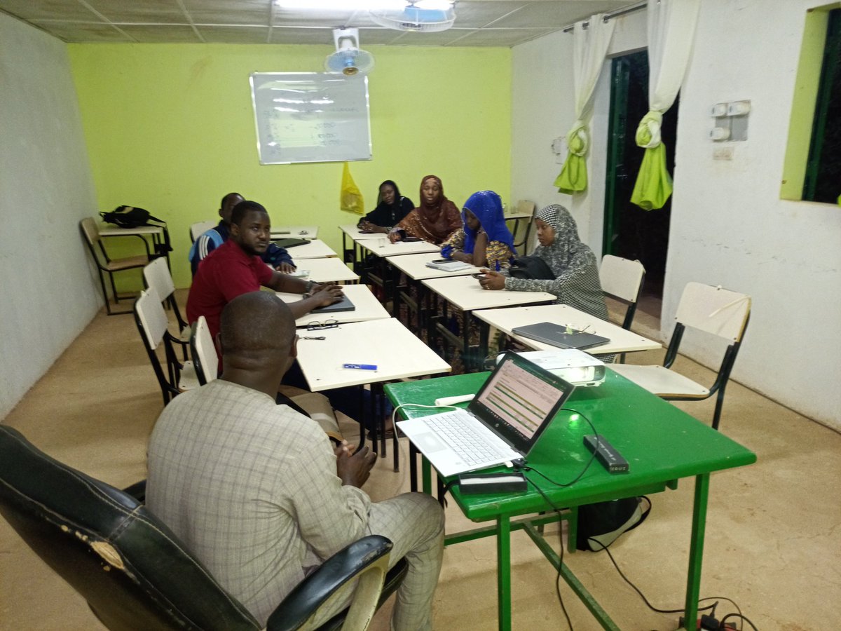 La session de nos pré-incubés a porté sur "comment élaborer partie financière du business plan": coût initial du projet, investissements, évaluation du BFR, les charges et produits d'exploitatioN, le seuil de rentabilité, le point, TRI, comptes de résultats etc... ont été abordés