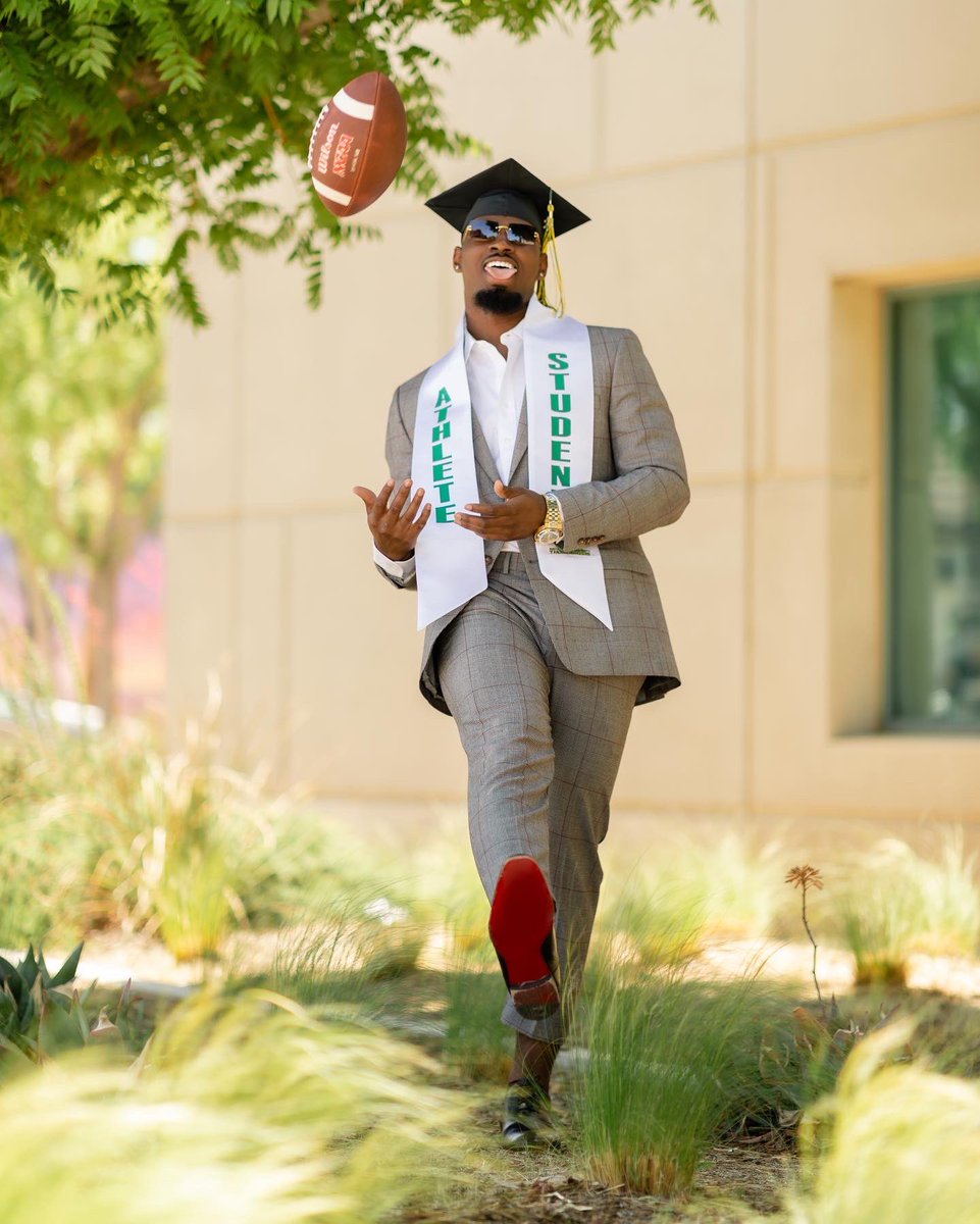 Mikeisha_'s tweet photo. A Few of AMAZING Graduate Sessions! Class of 22 is out here killing it! My honor to capture it!!!!! 🎉 #MyCliente #GradSzn #GradPhotos #Gradpics #Gradphotoshoot #co2022 #blackgradsmatter #blackgirlsgraduate #blackmengraduate #KentuckyStateGrad #USCGRAD #PepperdineGrad #CSUDHGrad https://t.co/JjwuyklzsR
