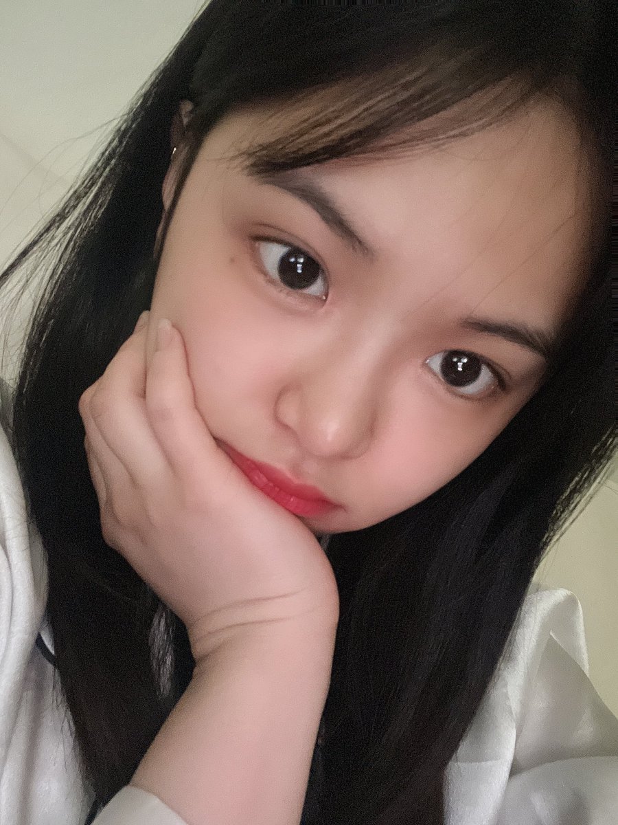 PortaIEU's tweet photo. [📸] 22.05.22 - Atualização da E:U no Fancafe.

“O que vocês estão fazendo nesse fim de semana ♥️?
Jiwon está descansando” https://t.co/VxfJI6JDbF