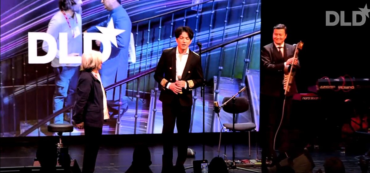 diko_dear's tweet photo. @AcktoBda @DLDConference Feliz de verlos juntos!
Gracias por esta oportunidad para nuestro amado @dimash_official  un artista de gran preparación académica dueño de la voz más maravillosa y bella del mundo! 
Esta conferencia es de interés mundial Gracias! 
@DLDConference 
@DLD2022 
#ClimateAction https://t.co/OeNSyABja2