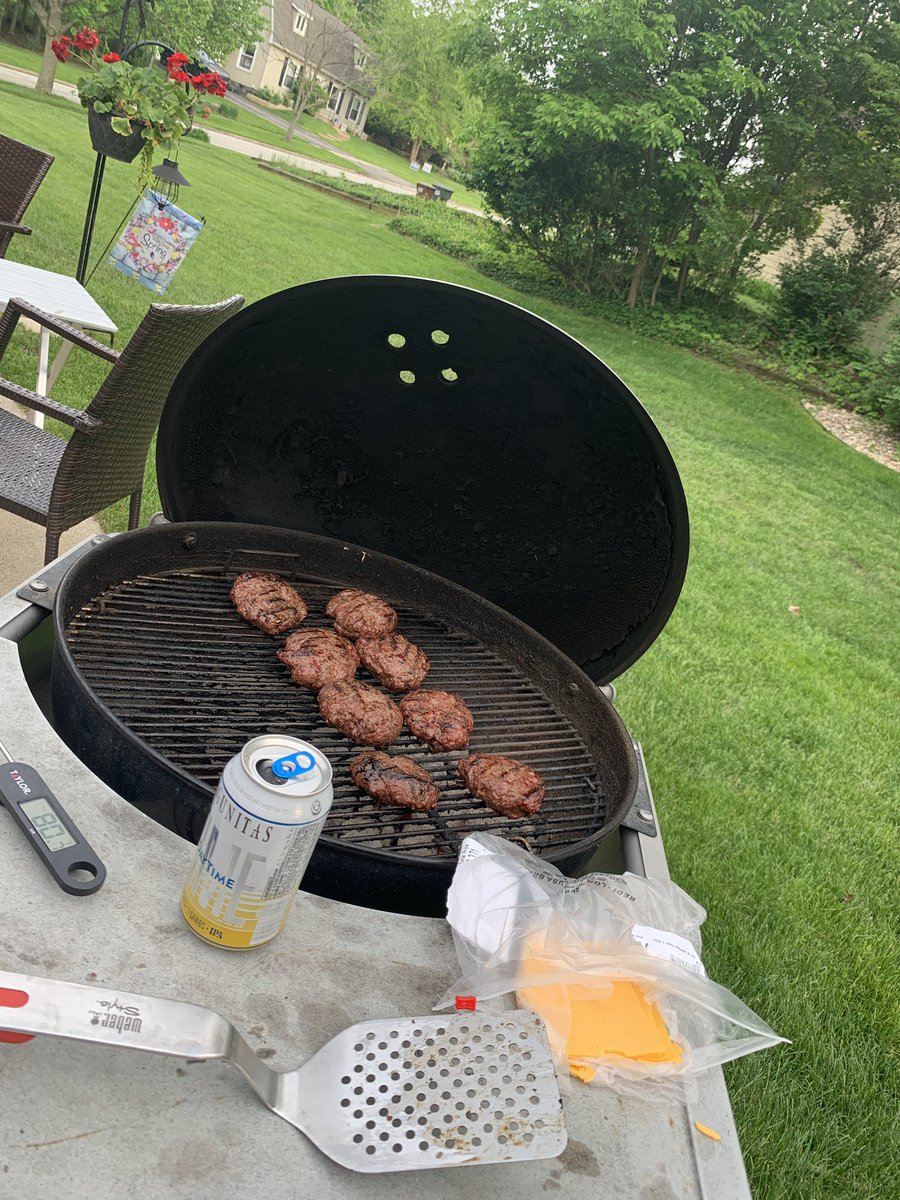 drigoni's tweet photo. Burger night!  #dadsbegrillin @lagunitasbeer https://t.co/8y6syL9fX9