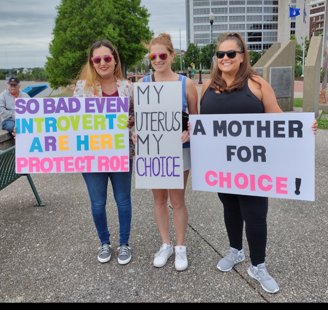 KYConjurer's tweet photo. Evansville, Indiana showed up today. VOTE!!!!
#WomensRights #codifyroenow #prochice #abortionrights #AbortionIsHealthcare #AbortionRightsAreHumanRights #abortionisahumanright #evansville #indiana https://t.co/kKLE8p1pME