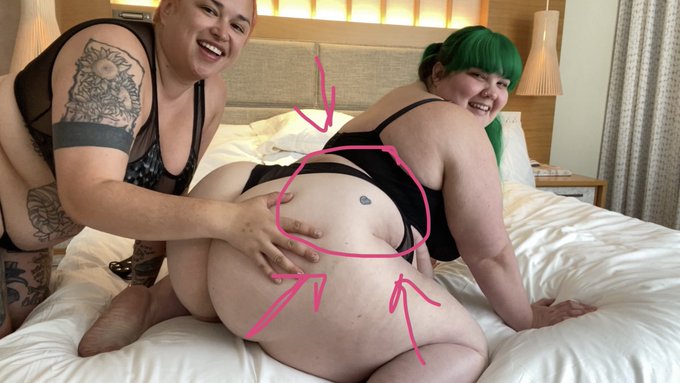 I talked about this so many times this week but that spot is my favorite part of my body 🥰 the little<a href="/tag/mvsales"class="tags"><span>#mvsales</span></a>