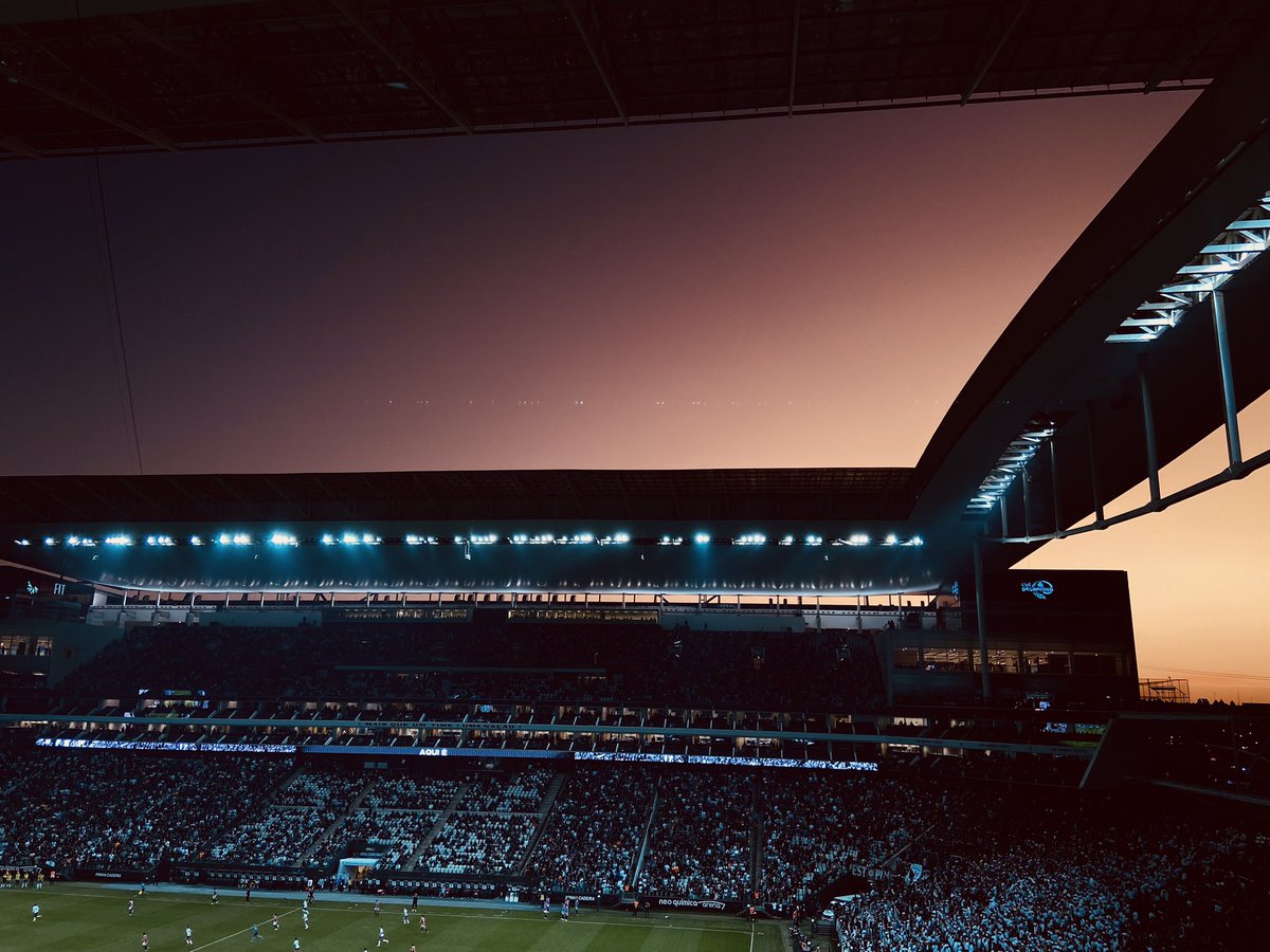 todopoderoszo's tweet image. Procede que o entardecer na @NeoQuimicaArena é lindo demais.