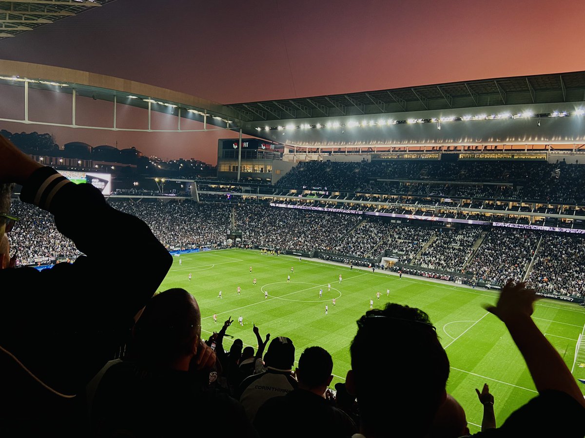 todopoderoszo's tweet image. Procede que o entardecer na @NeoQuimicaArena é lindo demais.