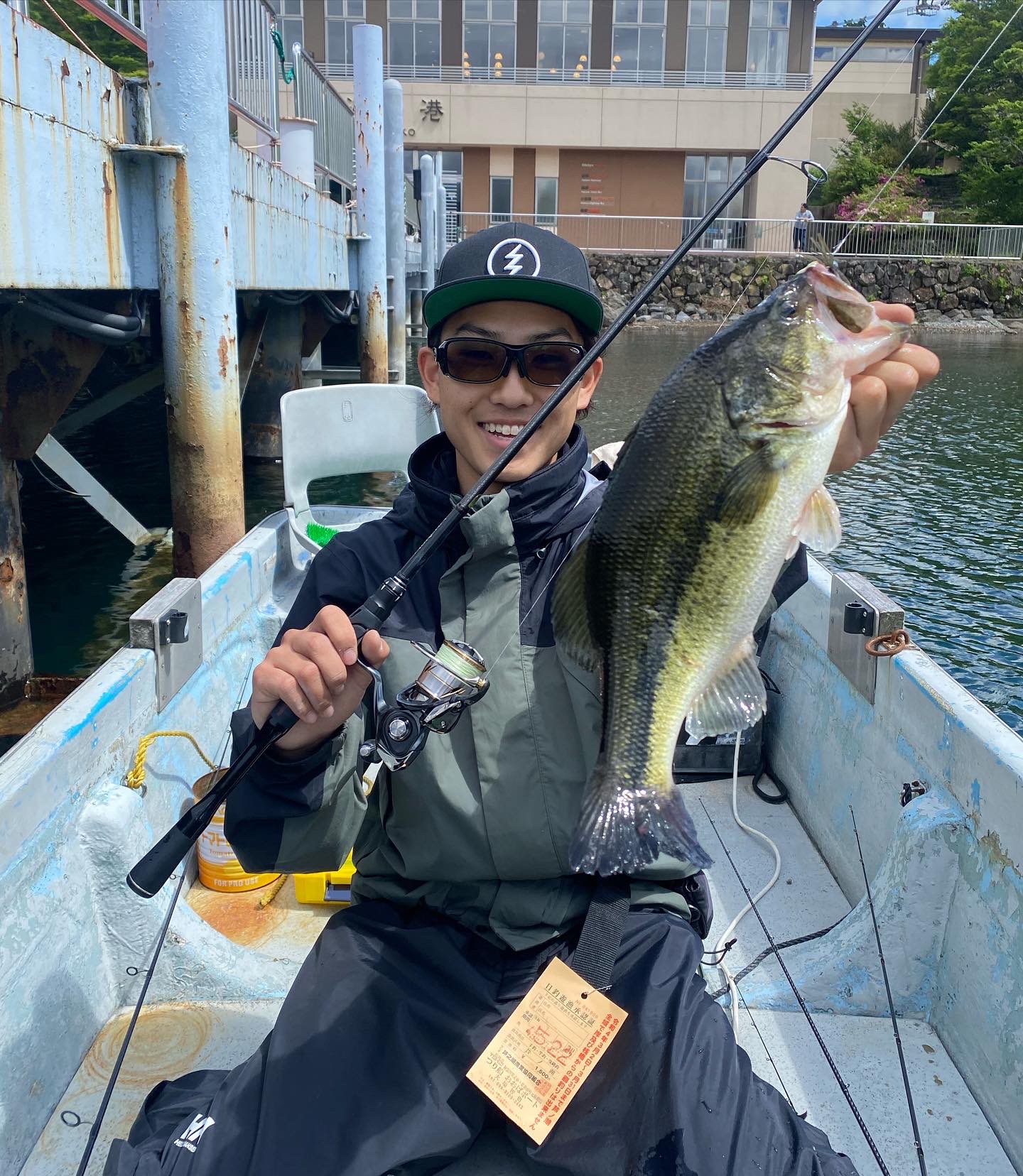 上條 瑞樹 芦ノ湖に浮いてきました スモラバの逃がしと ちっちゃい方の ゾーイで計3本 放流があったこともあり楽しめました バス釣り 芦ノ湖 ボート釣行 グラディエーターアンチ スモラバ ゾーイ Electric T Co 1xmjeloa8u Twitter