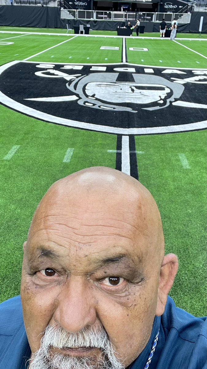 2handsomeNbuff's tweet photo. Whaaat Nevada criminal law questions? I’m screwed!!! But, I got a 95 and a 90 on the tests. I only told them that I was a Packers fan when I was out the gate. LoL Five hours later I’m ready for a chilly dog. https://t.co/TkcbC5zpGt
