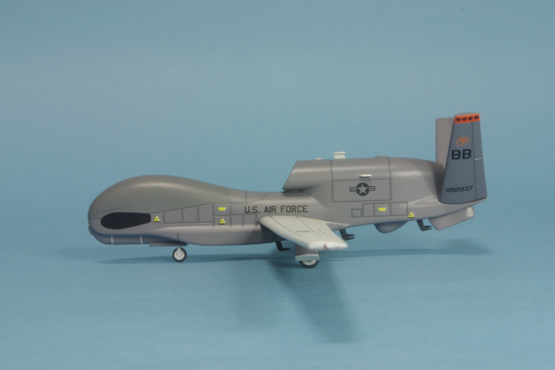 f_2a_hayabusa's tweet photo. #デカール ご注文承ります
1/144 RQ-4Bグローバルホーク アメリカ空軍
2017年夏、#横田基地 に展開した機体のマーキングです
↓詳細はこちら
https://t.co/of8SsgKpRG
#Miniwing #RQ4B #グローバルホーク #GLOBALHAWK #米空軍 #USAF #144スケモ #144scale #戦闘機 #decals https://t.co/SyyIVPRUis