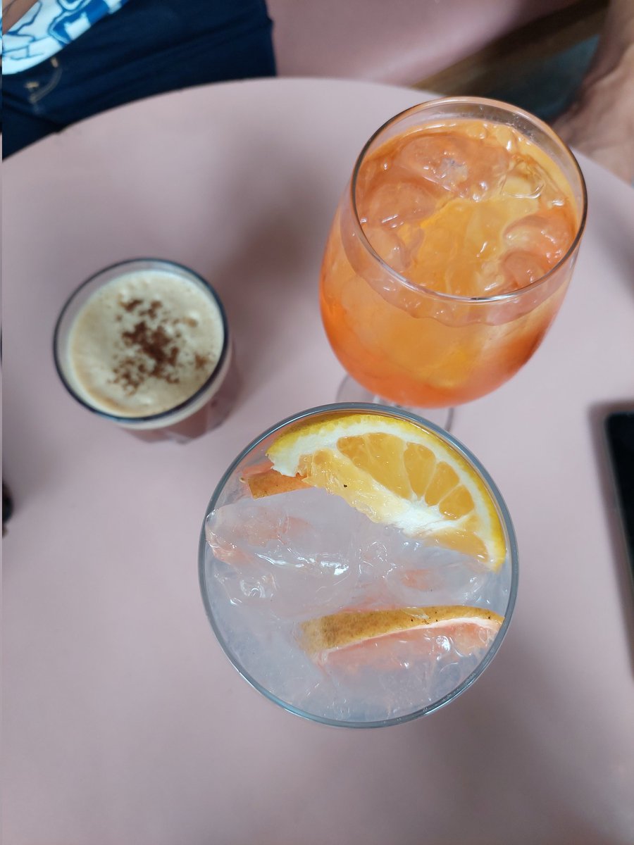 alexalarcon77's tweet image. Domingo de drinks....
#sundaydrinks #brunch