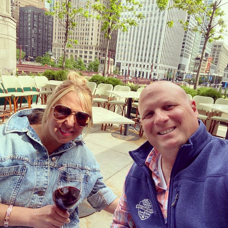 WindyCityAmanda's tweet photo. First weekend home in 3 weeks - kicked it off with Friday afternoon baseball ⚾️ 🍺 🌭 Saturday #PreakOn 🦀🏇🏻and topping it off with a lazy, boozy Sunday on the river 🍷🥩 Don’t let Monday ruin your Sunday; MDW in sight 👀! #SweetHomeChicago #MyKindOfTown https://t.co/JmHdtGIsAk