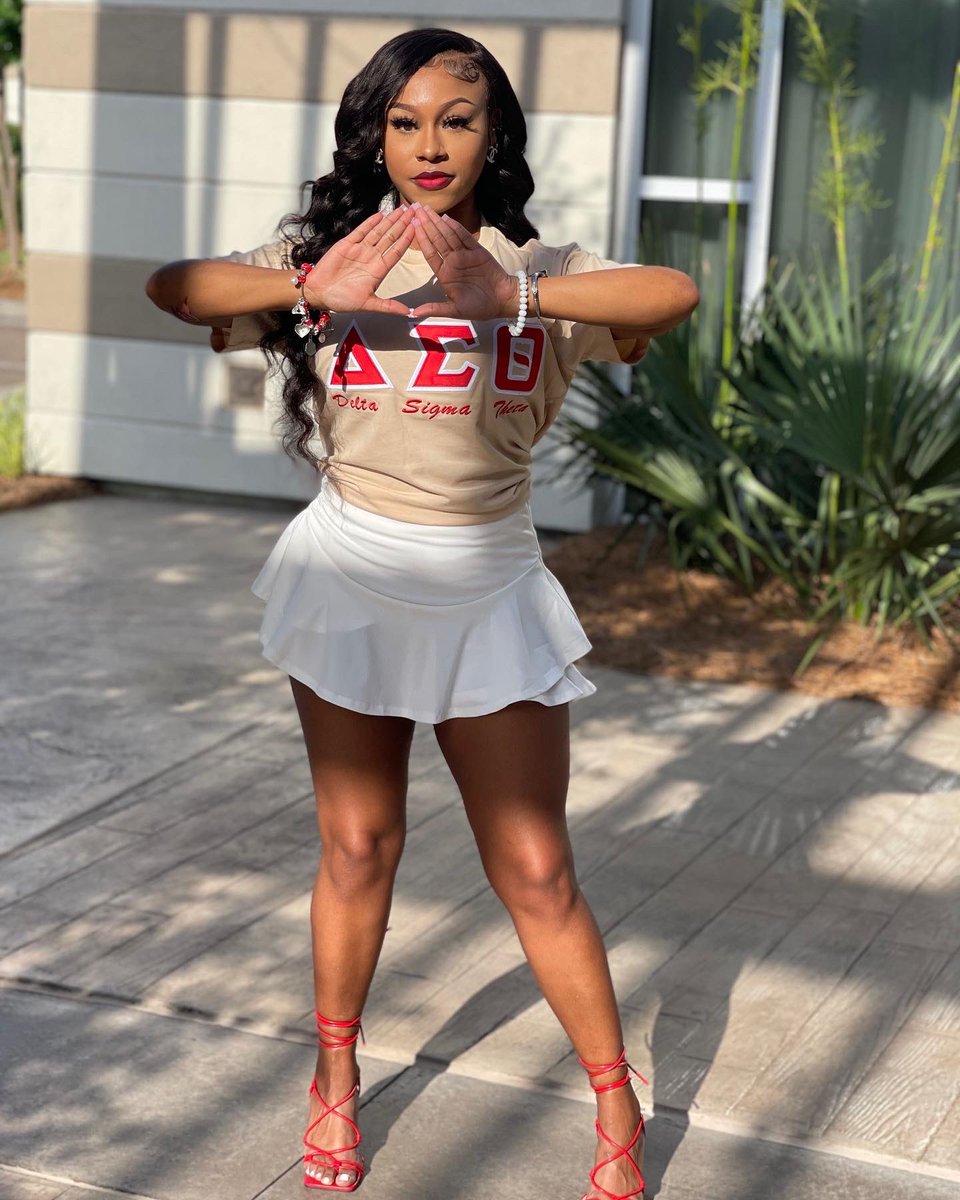 jjerraa_'s tweet photo. at the drop of a DIME, they know who to call..🐘
forever grateful for the 22 women that never settled for less. now allow me to PROPERLY reintroduce myself. You all may know me as Jerra J but in Delta Land I am known as Regal Beauty.❤️
#YOFAVRED #AOML #THEREALFREE https://t.co/gGiK3Sl7C8