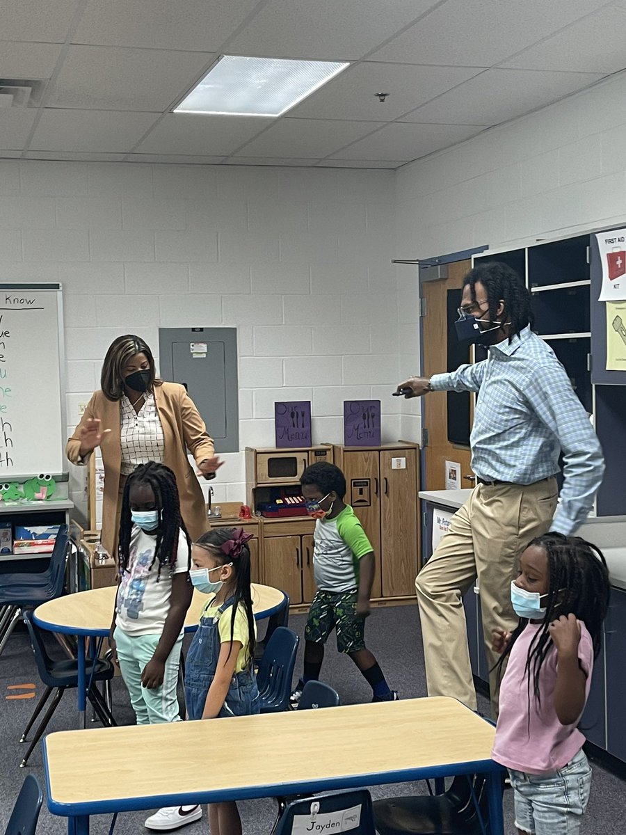 SWANSPrincipal's tweet image. We were honored to have @DrFutrell and others visit our PreK class last week. We danced, sang, and read a story. These students are ready for kindergarten!! Thank you for the visit! @SwansCreekES @PWCSNews @TheColon_s #WeAreSWANS #readyforkinder