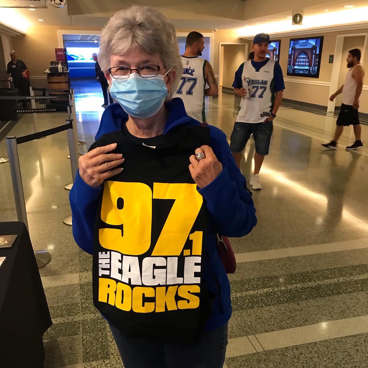 theeagledallas's tweet photo. WHO ROCKS LIKE THE EAGLE AND @dallasmavs 🦅🏀#KEGL #TheEagleRocks #MFFL https://t.co/g65tmQwcxR