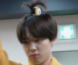 taeskyblue's tweet photo. jimin sendo fofo em nível hard de resistir; a thread https://t.co/ShUmCB9BjK