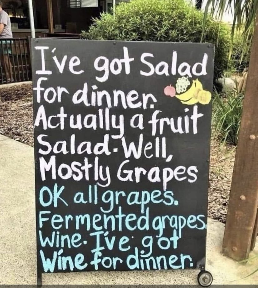 MargrietMD's tweet photo. Een hotel in Italië heeft een optimistische kijk op het leven😎)
(Via #markmichael) https://t.co/x5yUg3llZm