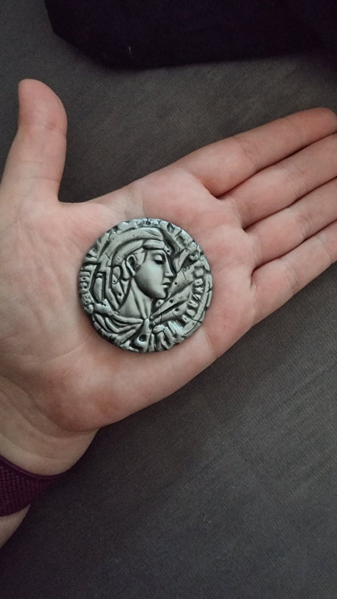 KielersprotteTV's tweet photo. @pookyartrealm It is beautiful, quite large (fills the palm) but narrow and is a bit heavy. I love it!❤️ https://t.co/WUh3MDDjOw