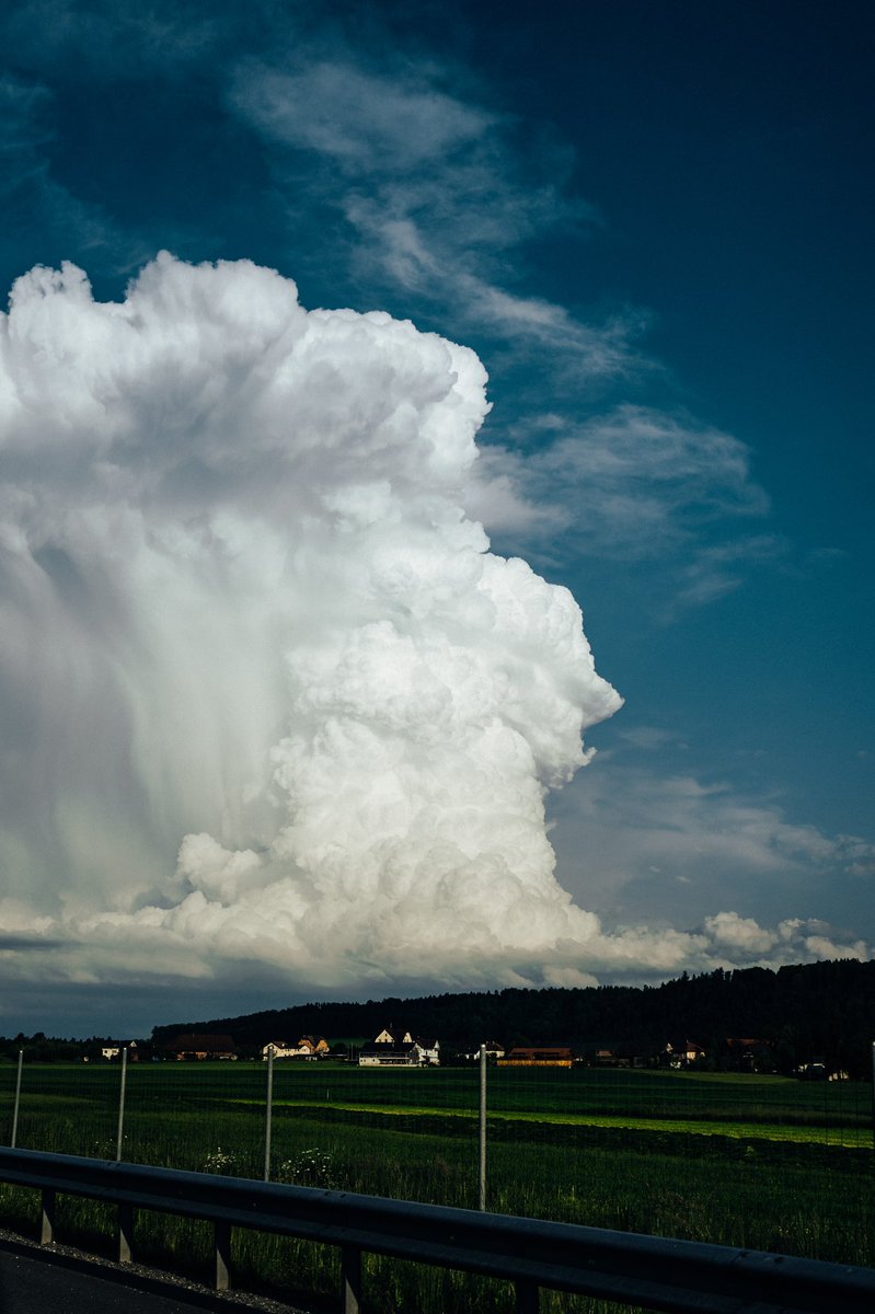 Anyone know what type of cloud this is? Captured in Switzerland 2 weeks ago.