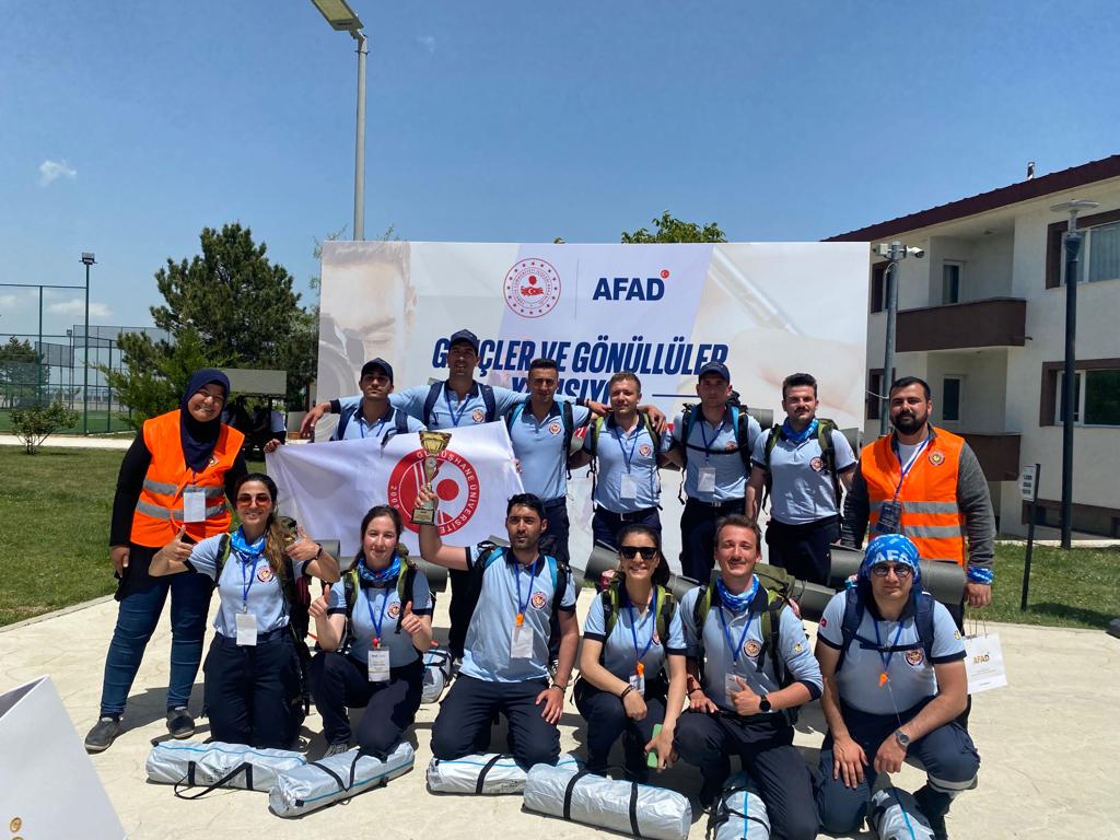 AFAD’ta Birinciyiz 
Üniversitemiz Acil Yardım ve Afet Yönetimi Bölümü, Türkiye’de ilk kez AFAD tarafından Kastamonu’da düzenlenen “Üniversiteler Arası Arama Kurtarma Yarışması”nda birinci oldu.
gumushane.edu.tr/hdetay/afadta-… 
#AFAD #YARIŞMA #gümüşhane #GÜ #GümüşhaneÜniversitesi