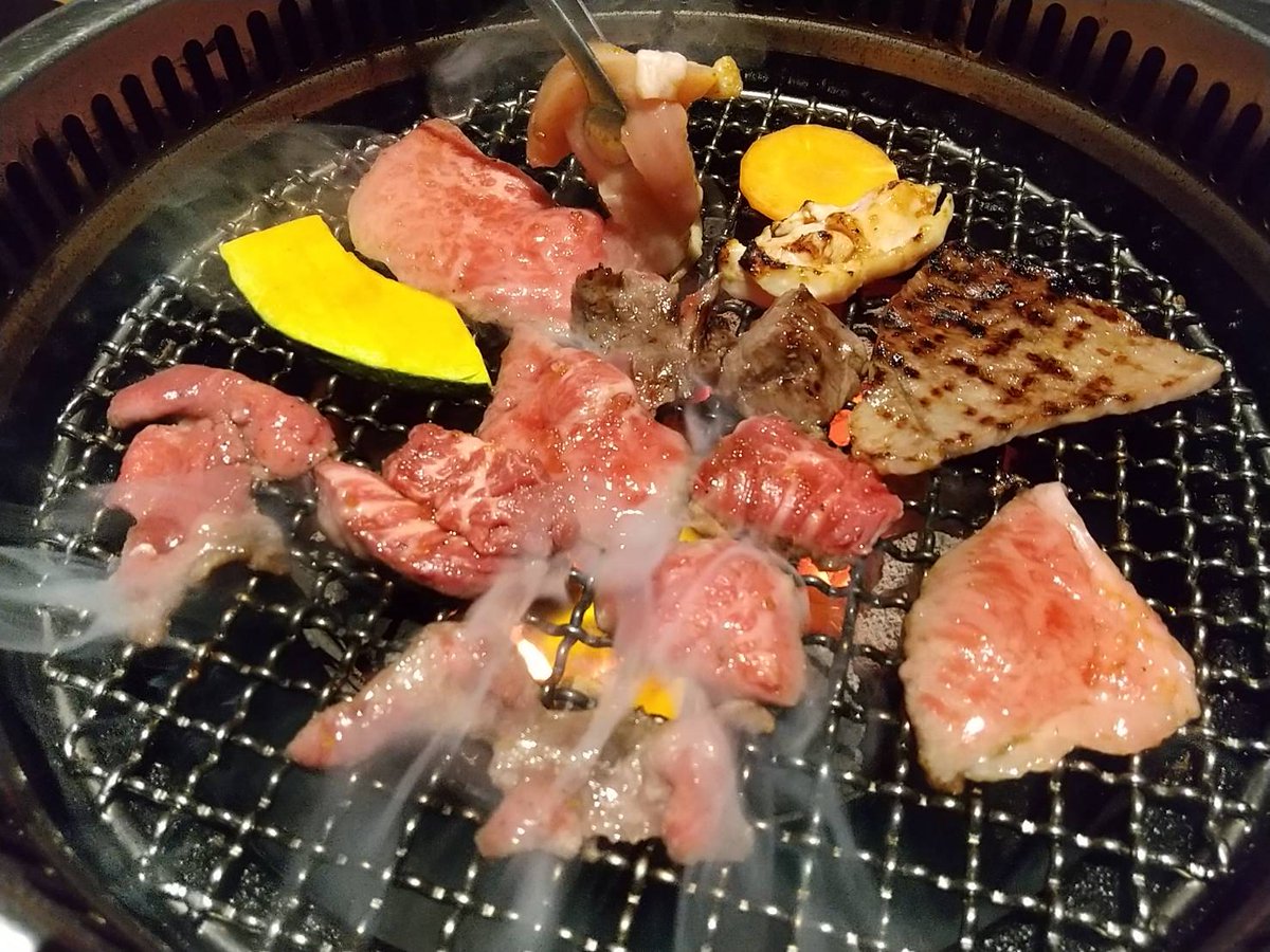 KM4160521's tweet photo. 今日のよるごはん🍴

やっぱり焼き肉はサイコー⤴
うまいものを食べてるときってほんと幸せ。

おいしかった😋
マサラップ！(フィリピンのタガログ語)
ラミ！(フィリピンのビサヤ語) https://t.co/PUw8zTW4MN