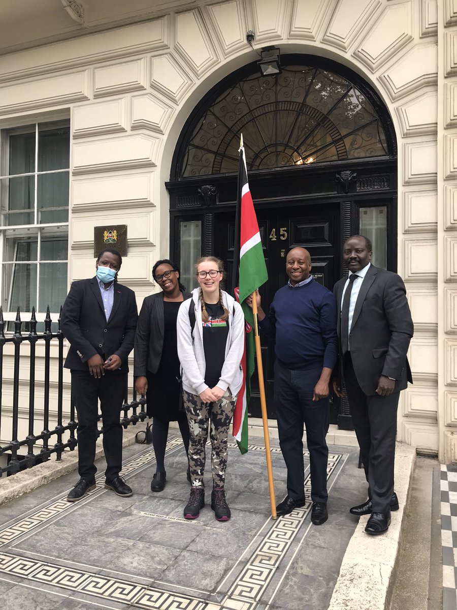 2 hours in to Mia’s sponsored walk. Thanks to the Kenyan High Commission for coming out to wave us off. Mia’s raising funds for her Kenyan trip with ESJ. <a href="/EppingStJohns/">ESJ</a> <a href="/yogaleggs/">Yoga Leggs</a>