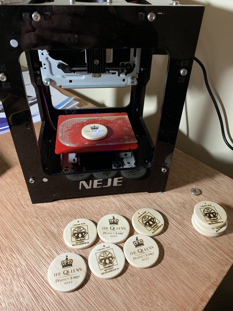 ReedPyrography's tweet photo. Key ring production coming along well of the key rings for St. Mary's Brading Bells restriction fund

#isleofwightbellringing #isleofwightphotography #isleofwight #pyrographer #woodart #pyrography #homemade #pyrographyart #queensjubilee #queenelizabeth #queensplatinumjubilee https://t.co/r6A3uQ4M84