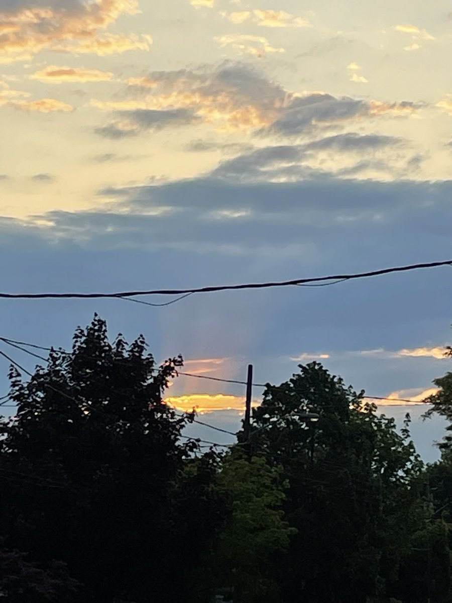 MentalWillPower's tweet photo. Grateful for such a beautiful morning to kick us off for the #CAMHSunriseChallenge https://t.co/CYMWlsS7Lh