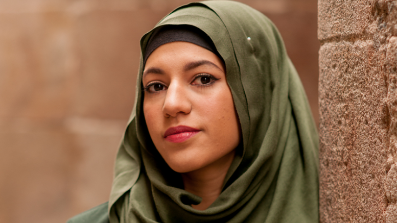 femlescat's tweet photo. En les seves intervencions als mitjans de comunicació sovint reivindica la manca de representació de les dones i sobretot de les filles d'immigrants. I a més, advoca per uns mitjans que no estereotipin la dona musulmana i que siguin més plurals. https://t.co/jt7SPdmtKa