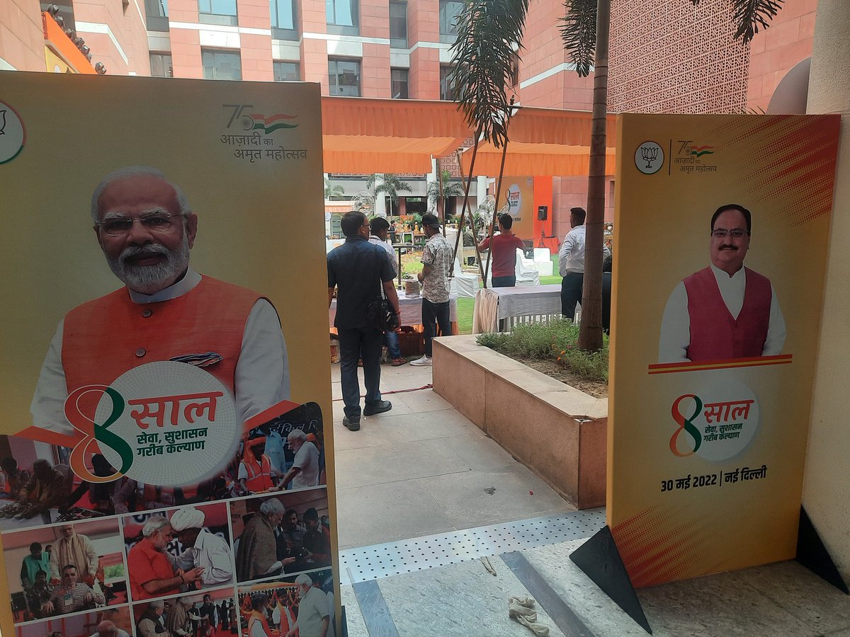 roshangaur's tweet image. #ModiAt8  @BJP4India भाजपा मुख्यालय में जश्न की तैयारी ...