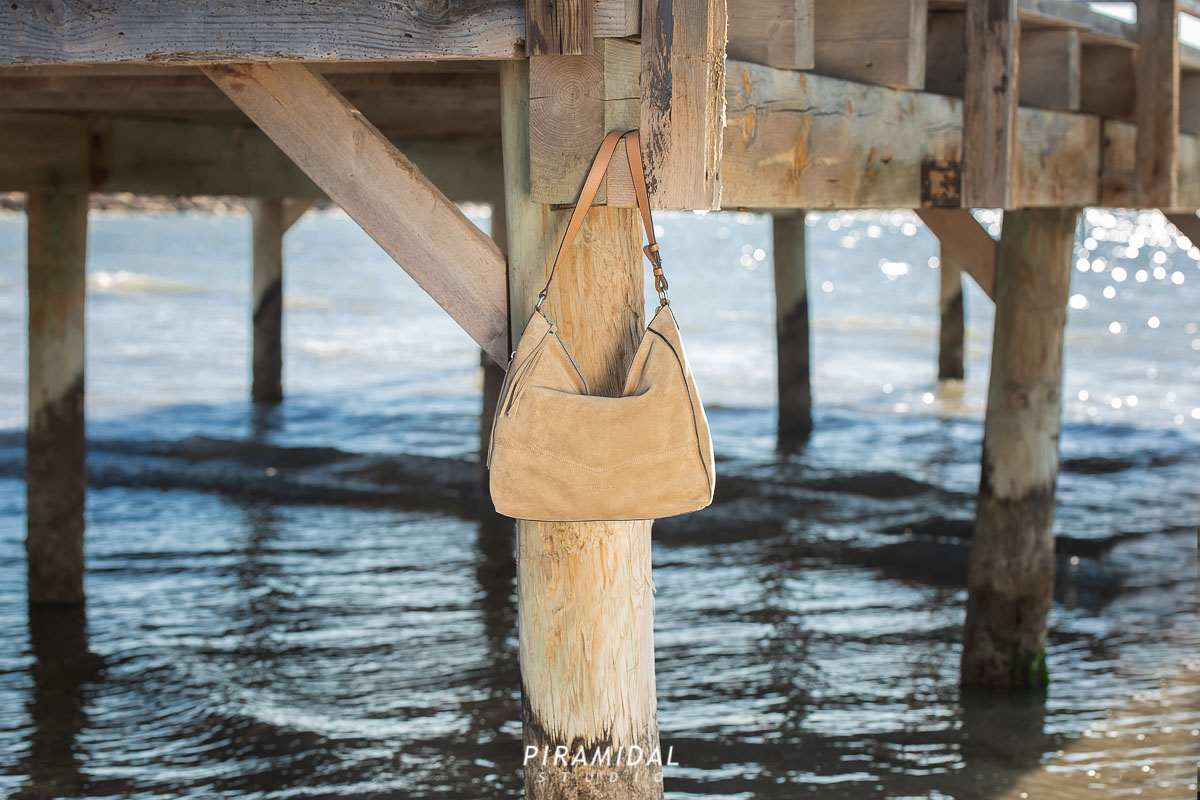 BRIDAS BRISA
.
Nueva campaña para la colección SS22. Fotografía de lookbook con un aire mediterráneo para la marca Bridas Bags.
.
Dirección de arte: @fusionartealc
Photo&amp;retouch: @piramidalstudio
.
#fotografiaprofesional #fotografialookbook #editorialmoda #fotografosalicante