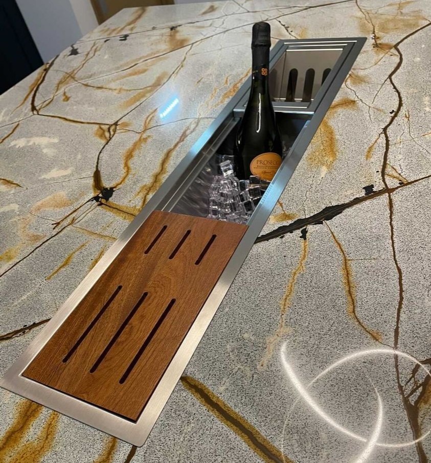 900mm stainless steel accessory trough at @elgarkitchens 😍🔥

#1810company #Taps #Sinks #Trough #Champagne #Kitchen #KitchenInspiration #KitchenDesign #KitchenInspo #InteriorDesign #Innovation #KitchenIdeas #HomeDecor #HomeInspiration #DreamKitchen