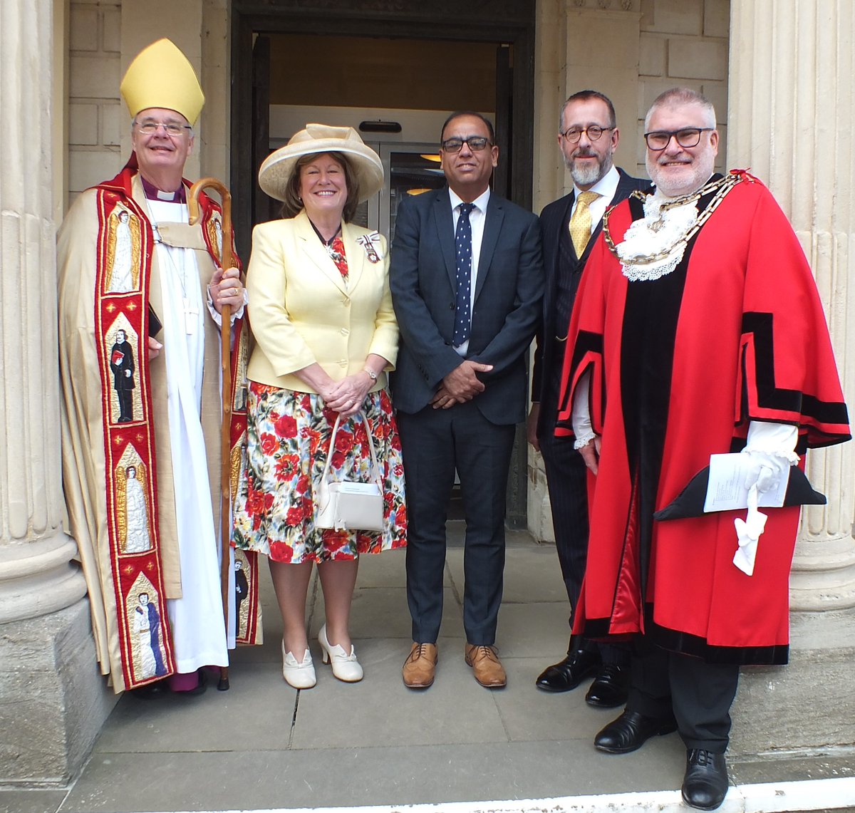 diostalbans's tweet photo. A Bishop with Bunyan on his cope!  #BishopBedford enjoyed celebrating the 350th Anniversary of John Bunyan becoming the Minister of Bunyan Meeting church in Bedford. https://t.co/ulnuMjmviF
