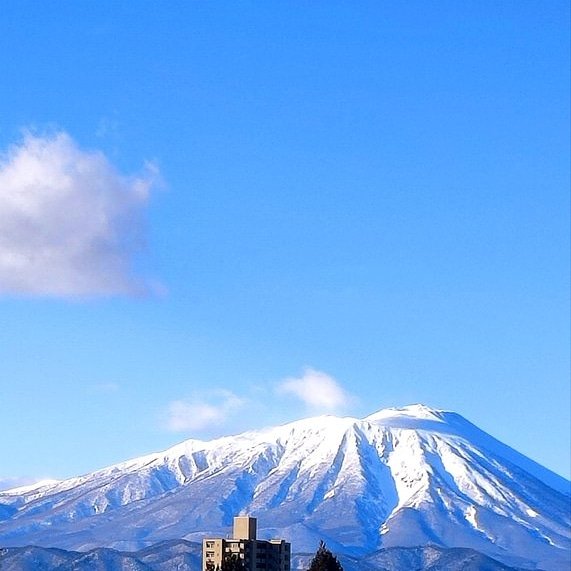 それは新しい日であり、私たちはまた別の日のために神を祝福しなければなりません。☕🥂🍾❤️💙👍