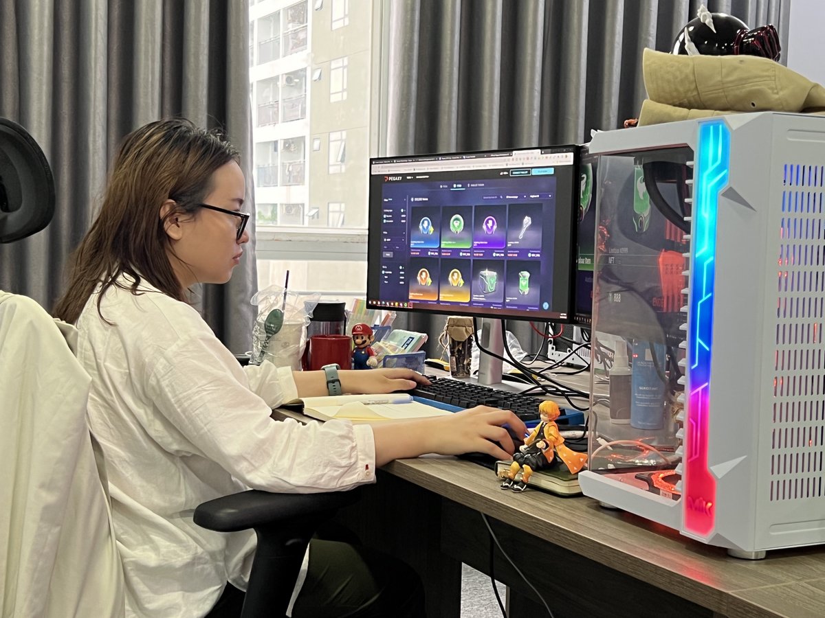 Came to the office in Ho Chi Minh City, Vietnam. Found Yuki working on something… 🫣

What are we looking at here? And I mean really LOOKING at 👀