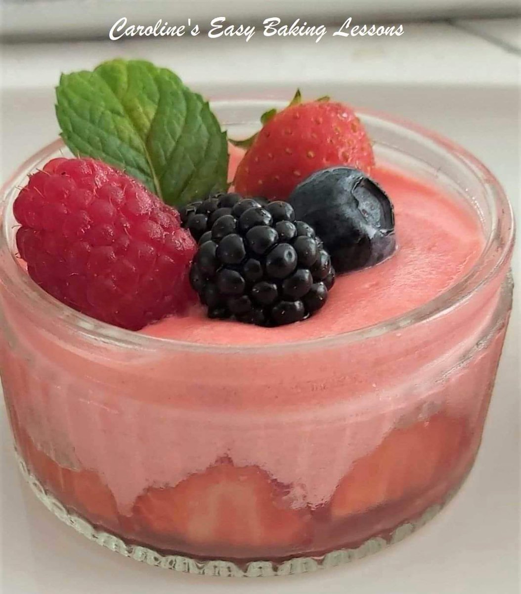 Online_Baking's tweet photo. Cheats Strawberry Mousse
🍓No gelatine but a packet jelly (jello). Which means you can easily flavour the mousse with your favourite flavour. Diana’s Nan’s recipe &amp; she made the large mousse &amp; I the glass ramekins. Jubilee celebrations.👑🇬🇧
https://t.co/4crXSljxR7 https://t.co/zuJsTTgQsY
