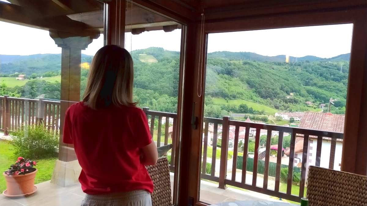 AngizEtxea's tweet photo. Empezemos la semana con alegría y haciendo planes!/ Astea alai eta planekin hasi!
Nos queda disponibilidad a principios de julio y algo en junio. 
Animatzen zara? Te animas? Tu viens début juillet?
https://t.co/u35BdTyXsB 
#baztan #turismonavarra #viajandoconmascota #sunbilla
😀 https://t.co/nGiyZSx943