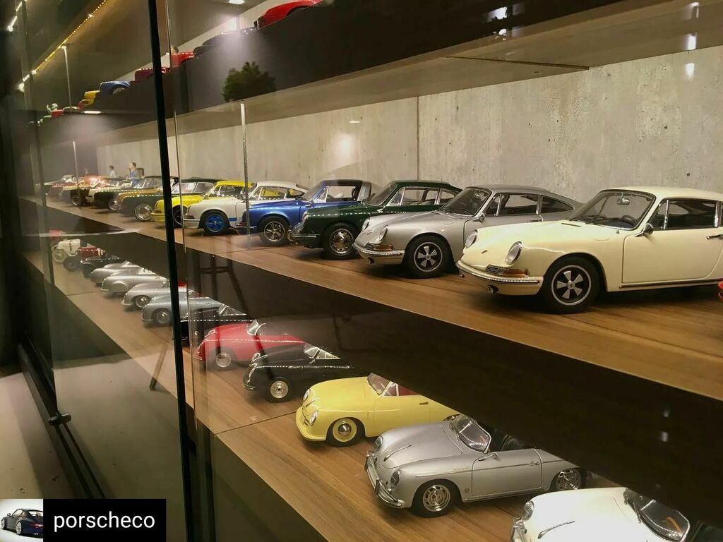AToyZ_'s tweet image. Reposted from @porscheco #autoartmodels #diecast #diecast_daily #diecaster #diecastercars #diecastpics #diecastcollection #diorama #dioramadiecast #dioramaclub #diecastdaily #customdiecast #diecastmodels #diecastindo #diecastsurabaya #diecastcollectors #… instagr.am/p/CeLWgunpBE_/