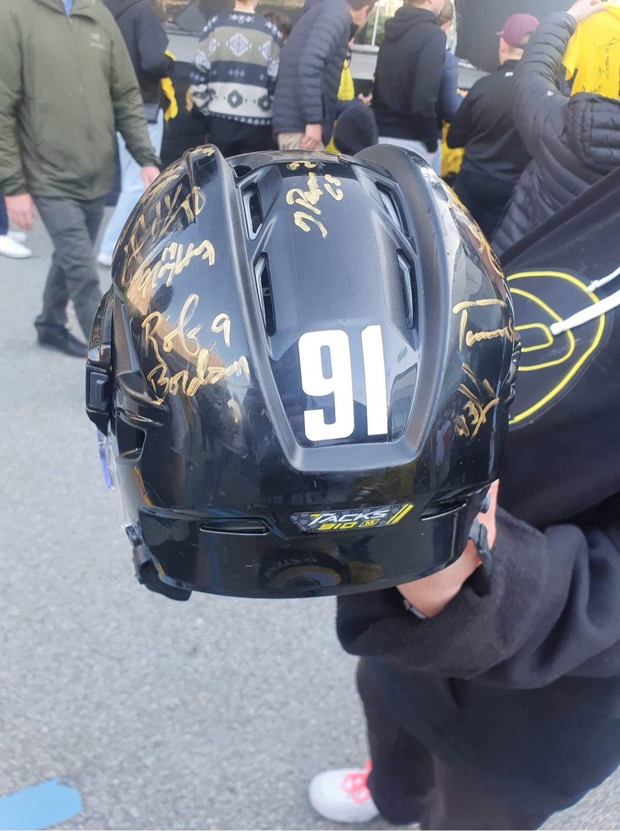 StavRoughnecks's tweet photo. Bli medlem nå 🤩🤩
Da er du med i trekningen om en signert hjelm om du blir medlem innen 30 juni.
Mer info om priser på https://t.co/twIos3Sm46
Ikke betal sesongkort enda, da er kommer et nytt system
#SammenErViSterke #Oilers #Medlem https://t.co/2oHKPlJwTD
