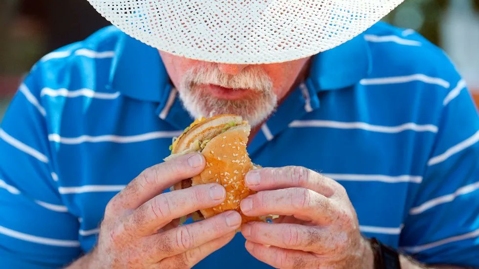 ClimateSt's tweet photo. .@CornellCALS's #MikeHoffmann: "Let’s celebrate #NationalHamburgerDay but realize that everything we eat is changing in subtle or profound ways as our climate changes + keeping our #FoodSupply affordable, plentiful & diverse is going to require everyone"
https://t.co/x0t5GLgrKb https://t.co/KPkCVSzKP1