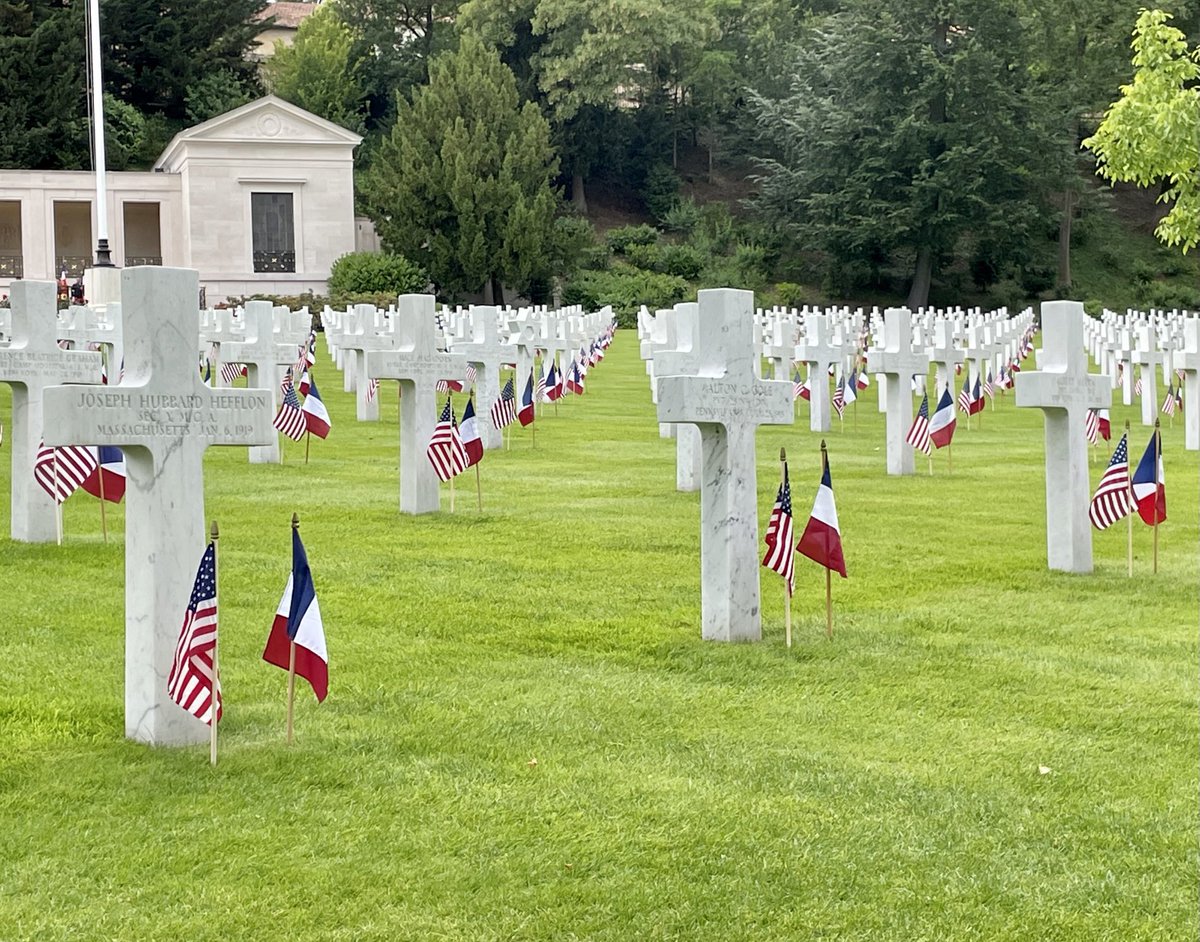 AlberPiter's tweet photo. #MemorialDay en el Cementerio Americano de #Surenes #France https://t.co/B6E8STXtQo