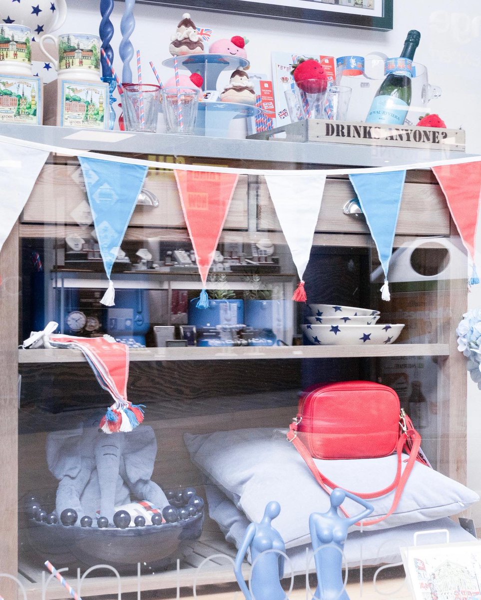 CornucopiaWorc1's tweet photo. Here’s to a 3 day week and a weekend of fantastic celebrations all for Queenie 🇬🇧 👑

Still in need of party decorations!? Make sure you pop in and have a mooch!

#WorcestershireHour #PlatinumJubilee #jubileecelebrations https://t.co/1N10KRQ8n9